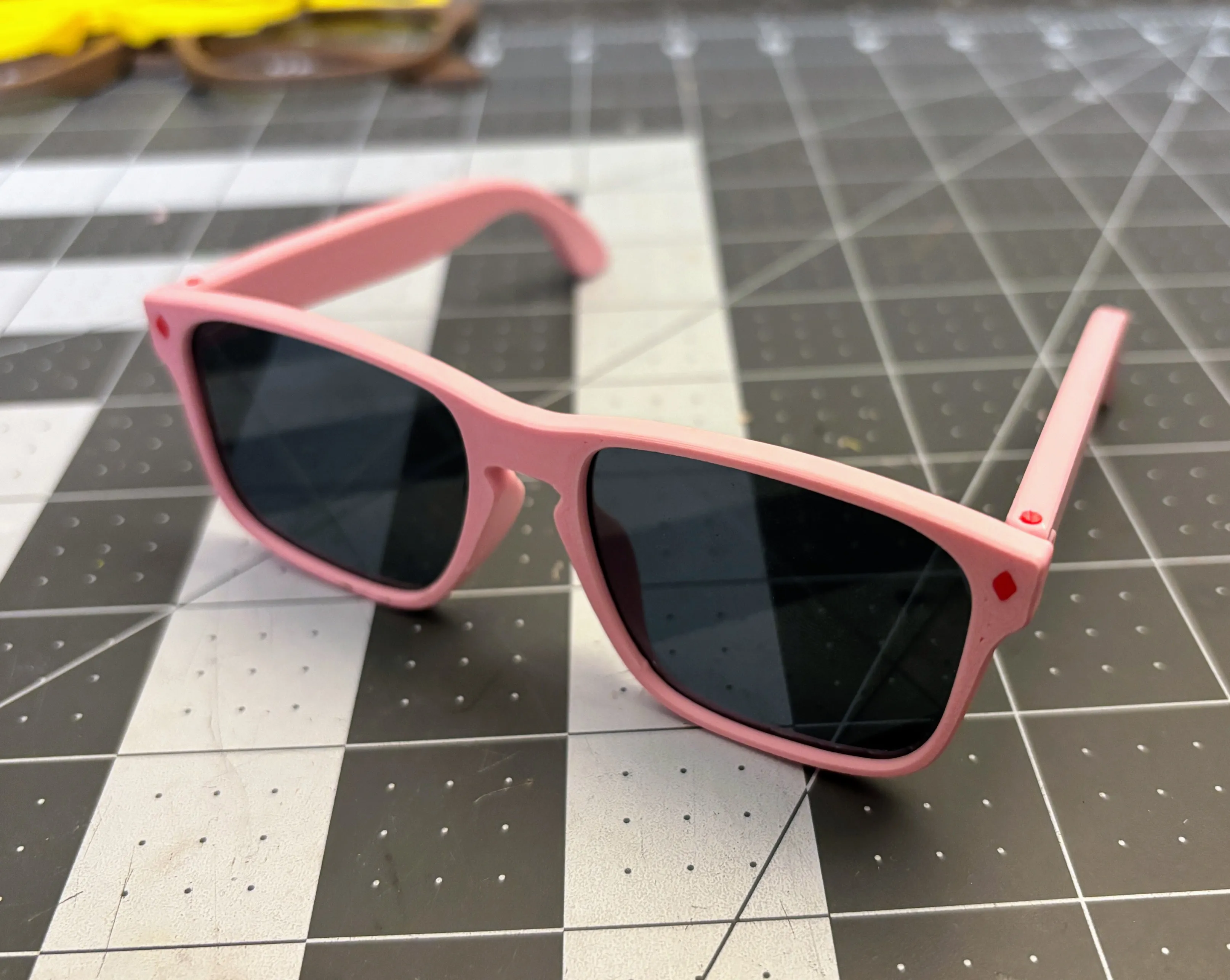 DIY 大尺寸3D打印太阳镜来自Man of Mystery Intl. MakerWorld：免费下载3D 模型, image size:3228x2572