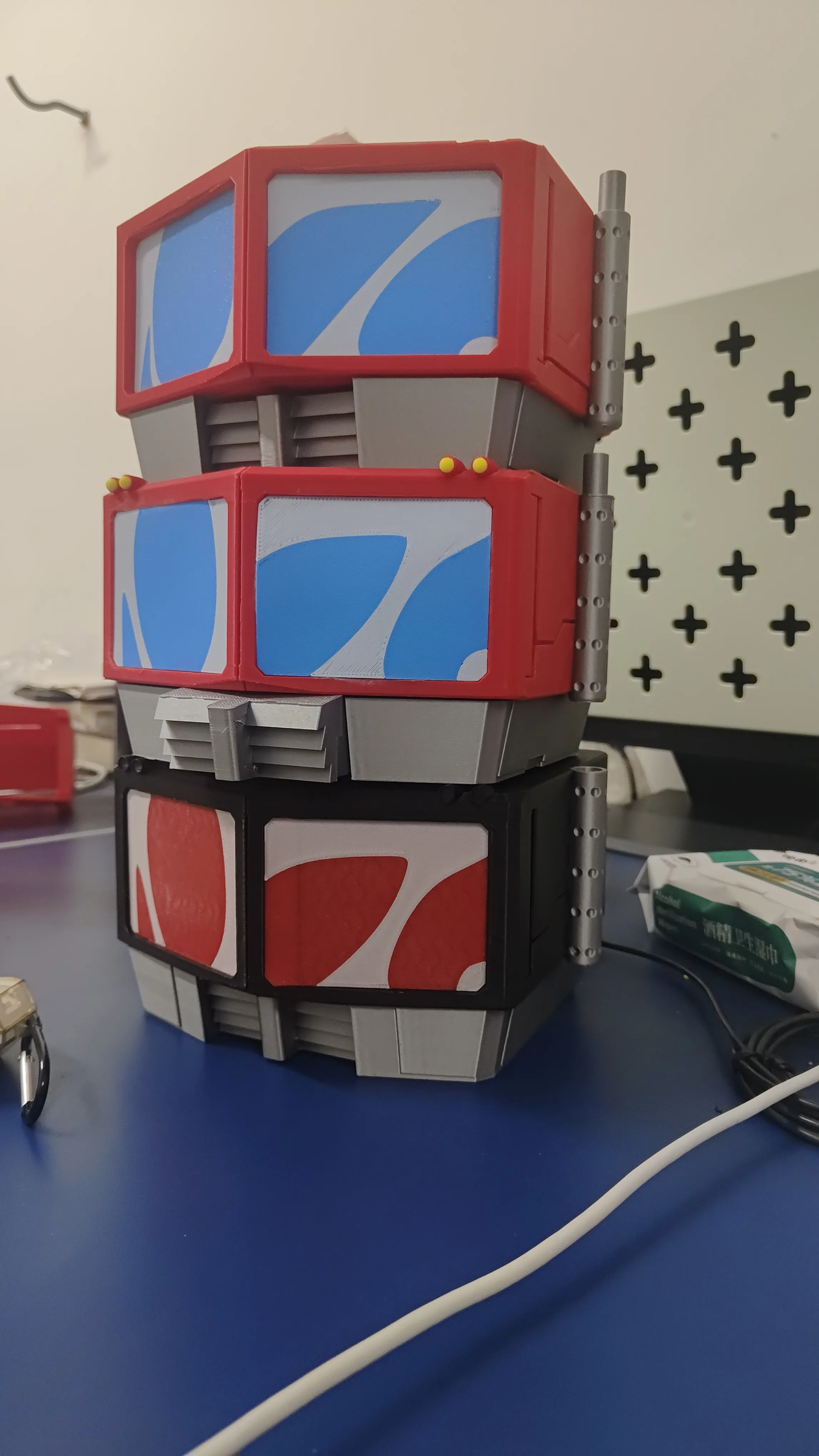 Transformers Optimus Prime Tissue Box - Free 3D Print Model - MakerWorld