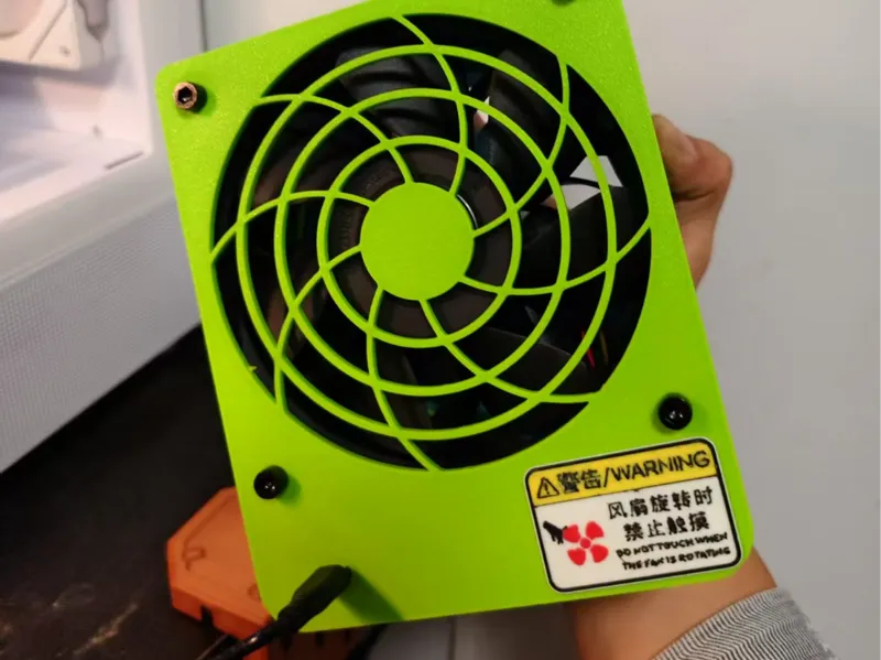 警告标志 禁止触摸风扇