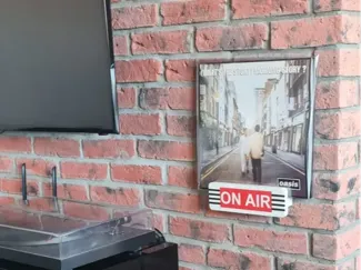 Vinyl disc cover wall holder