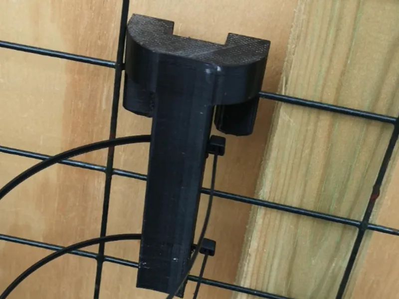 Planter pot holder for espalier/fence
