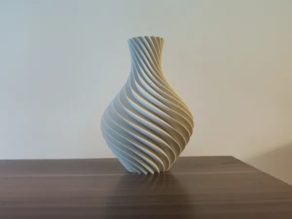 Vase Vento — silhouette en spirale