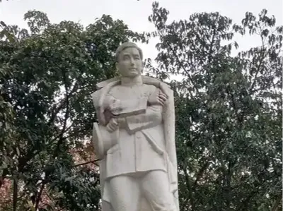 Statue of Martyr Peng Jiazhen 1