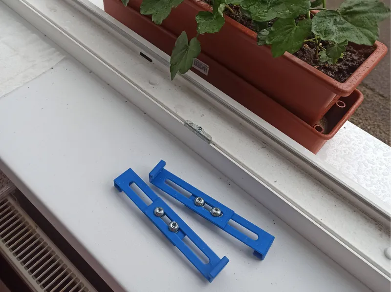 Flower pot holder - Držák na květináč za okno