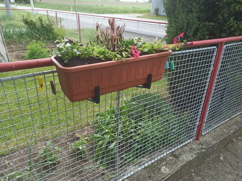 Fence flower pot holder  Držák na květináč na plot