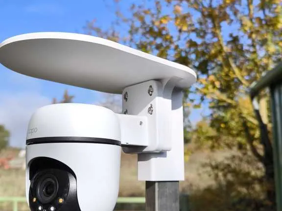 Tapo C500 post mount with roof