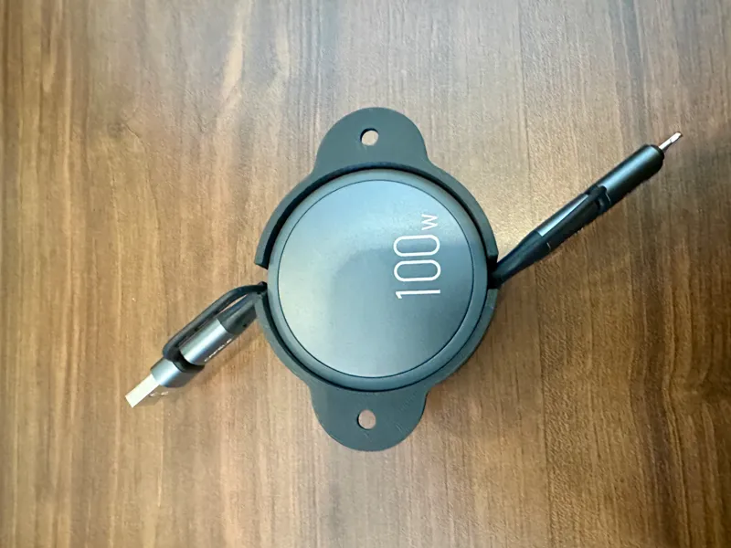 Halterung für einziehbares Ladekabel von Cafele