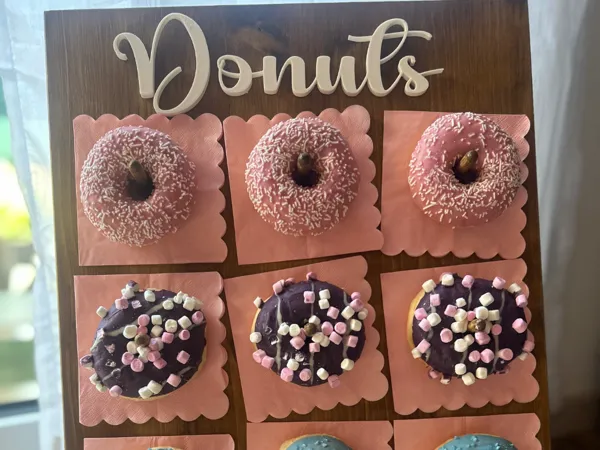 Enseigne murale Donuts