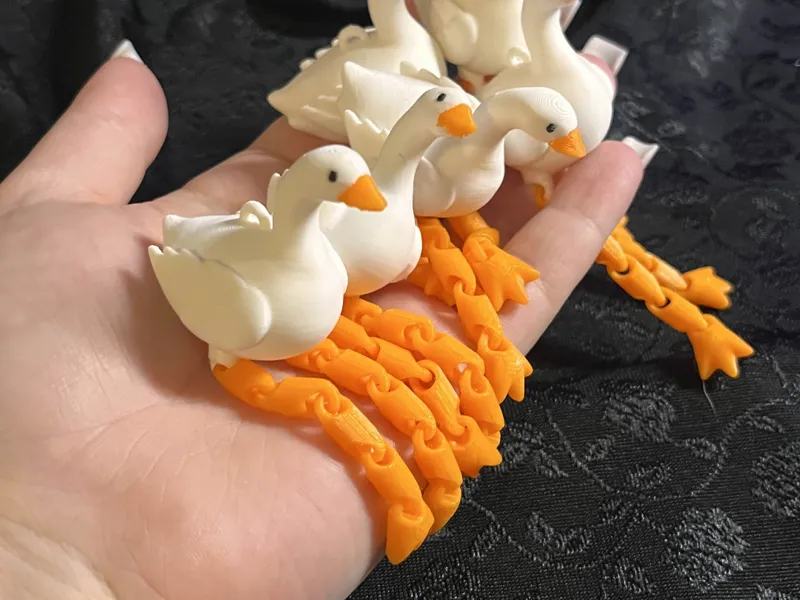Cute articulated goose friend with wiggly legs