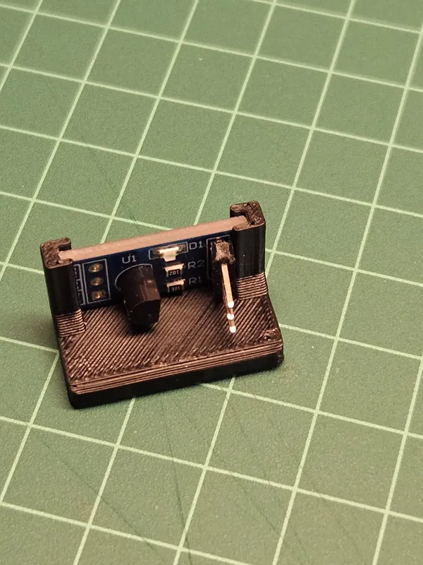 Magnetic holder for DS18B20 temp sensor module