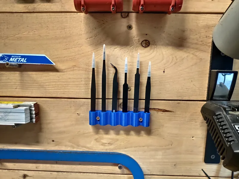 Tweezer holder 