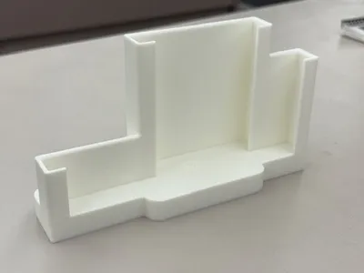 iPhone 16 Pro tripod mount