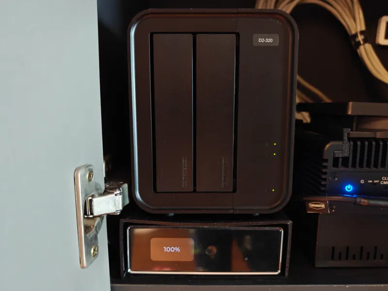 瓦力电源w120 UPS 支架/底座，可完美堆叠两盘位硬盘阵列柜