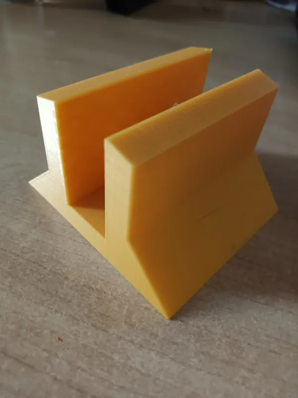 Laptop stand vertical