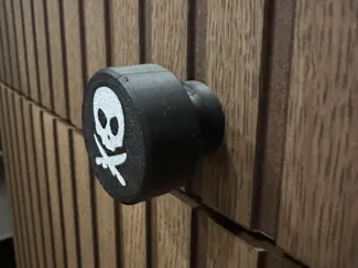 Möbelknopf mit Piratenkopf