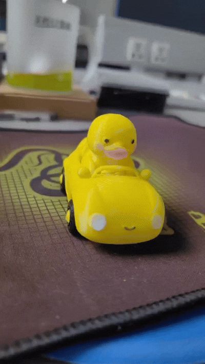 可动小黄鸭开车