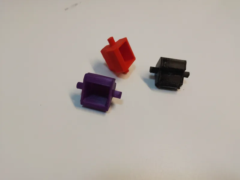 Tape dispenser replacement core