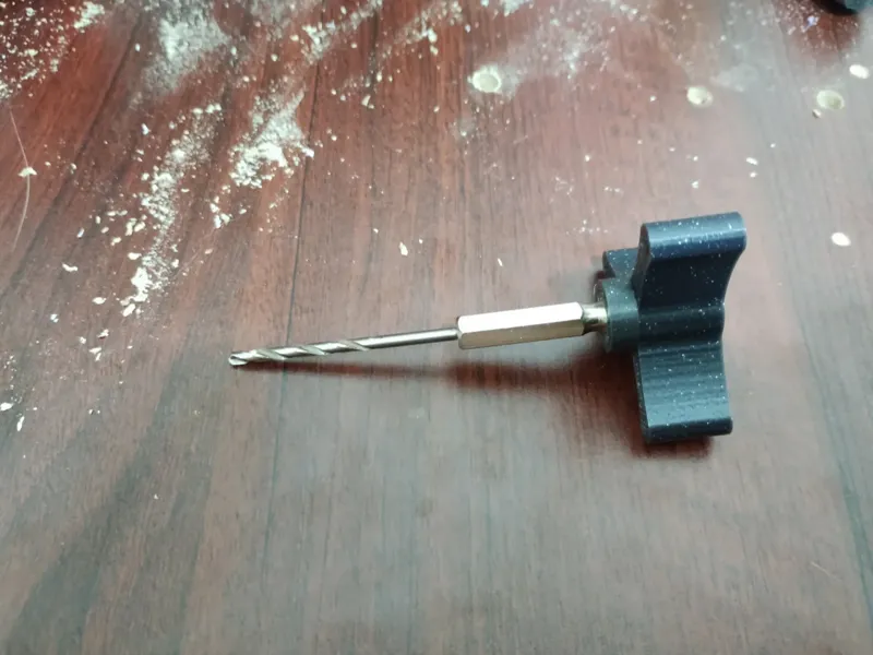 Handheld hex bit holder
