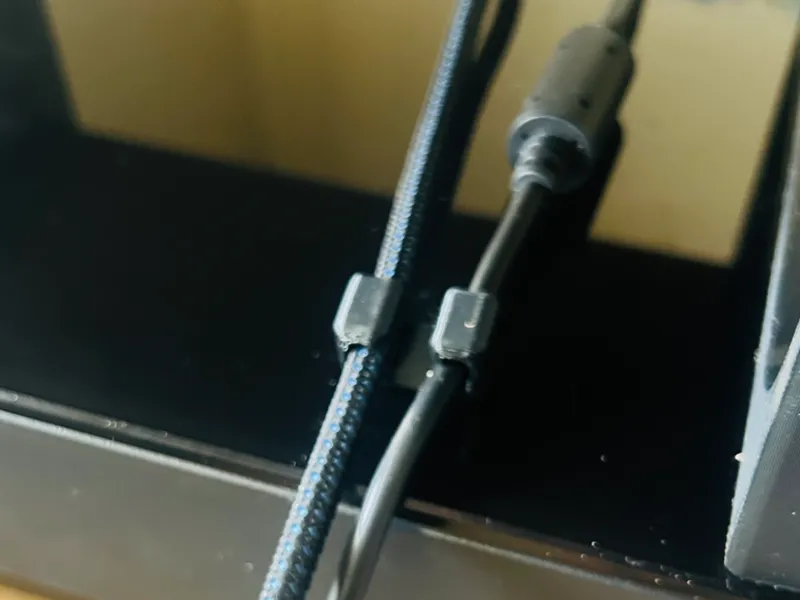 Clean Minimal Cable Managment System