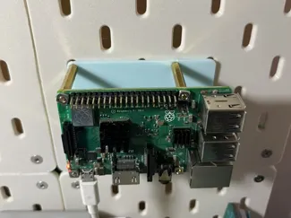 树莓派至洞洞板挂件