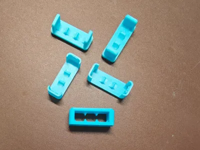 Snap-on cable clips, wire organizers, and water pipe clips for 1/2-inch PE water pipes used with automatic water supply and drainage robotic vacuum cleaners