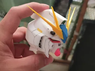 牛高达胸像