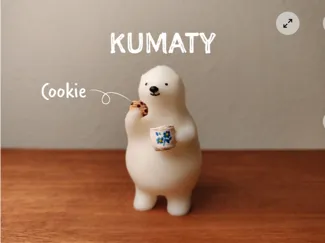 KUMATY : Polar Bear Eating a Cookie