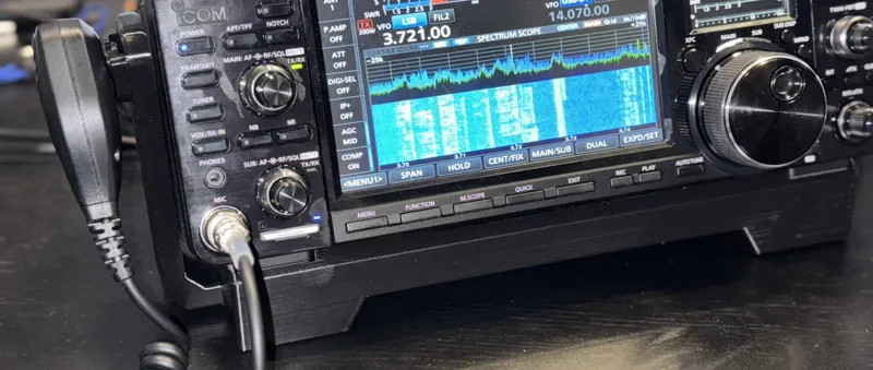 110° stand for ICOM IC-7760 control unit