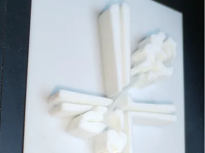 Křížek s ovinutou růží (Cross with a wrapped rose)
