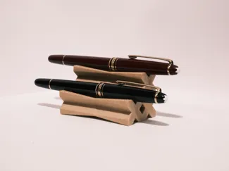 Dual fountain pen holder