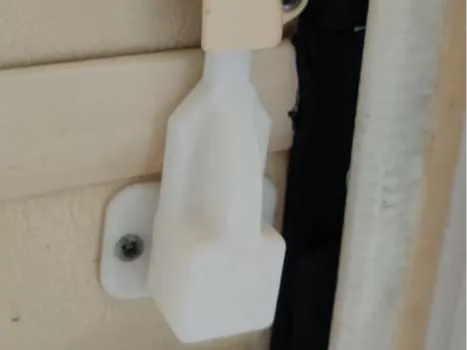Caravan door latch for split doors