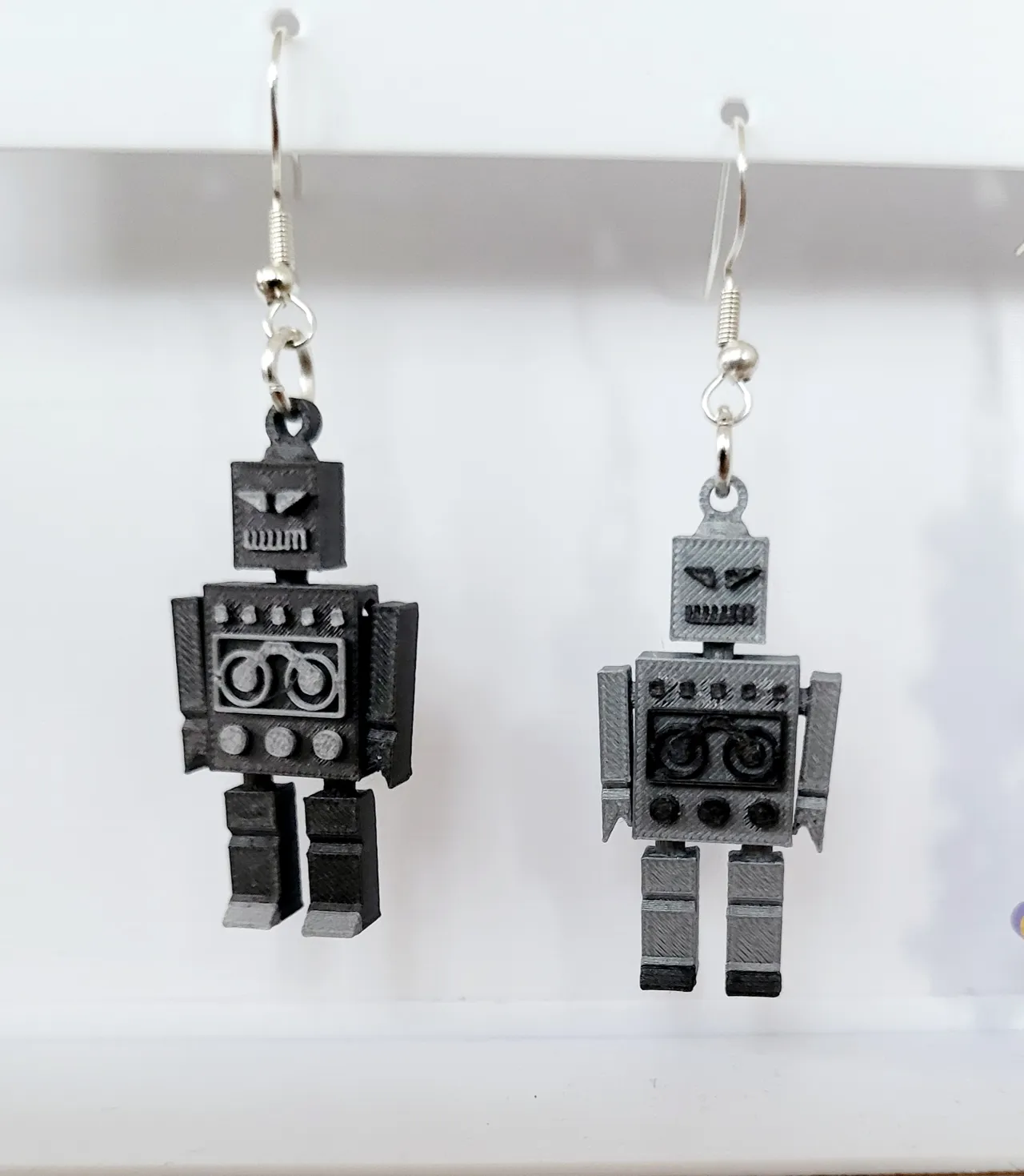 robot earring articulated view 2