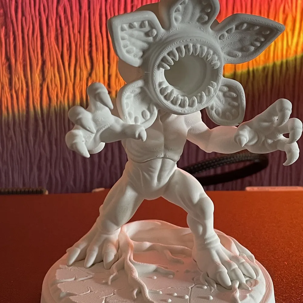 زينة ديموجورجون المزخرفة - تمثال سترينجر ثينجس القابل للتجميع، هدية مصممة خصيصًا