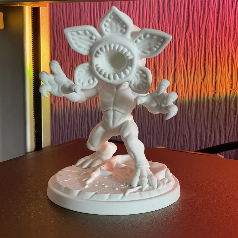 زينة ديموجورجون المزخرفة - تمثال سترينجر ثينجس القابل للتجميع، هدية مصممة خصيصًا