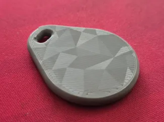 Llavero con pausa para etiqueta NFC adhesiva