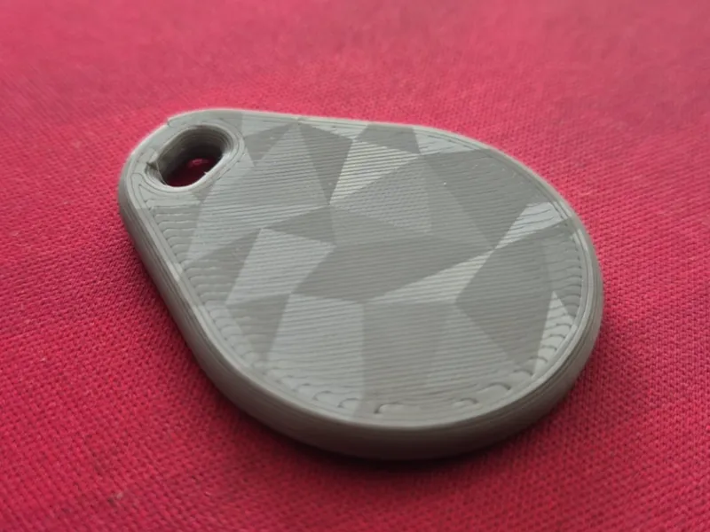 Llavero con pausa para etiqueta NFC adhesiva
