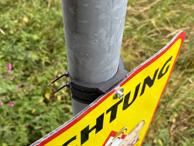 Schildhalter für Straßenschild