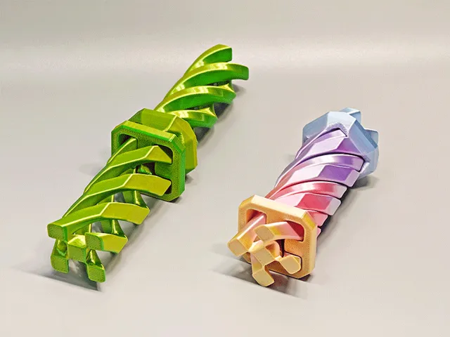 一体打印 能重复螺旋的方形穿越 解压玩具 TD1方形