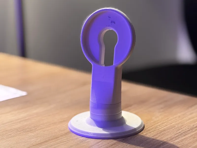 Swivel MagSafe stand