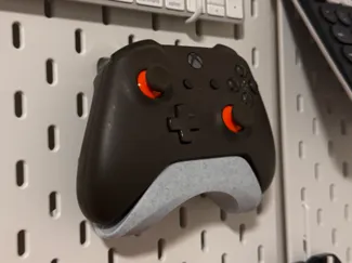 Xbox controller stand for Skadis pegboard