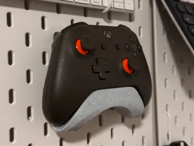 Xbox controller stand for Skadis pegboard