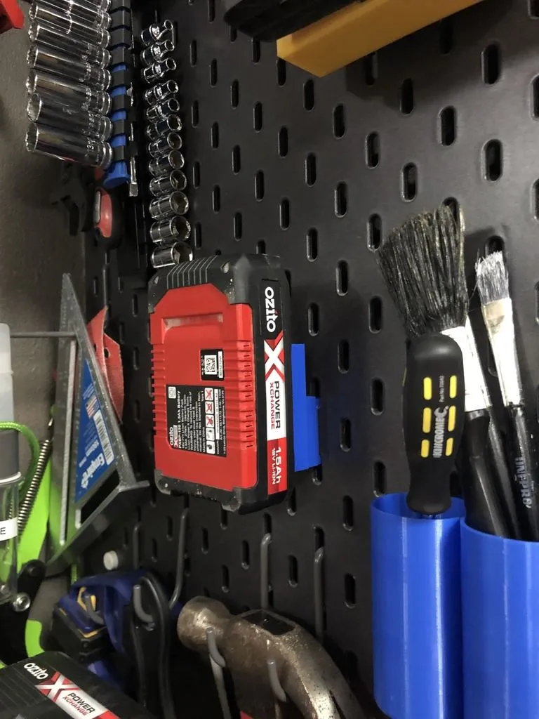 Ozito PXC Battery Holder Skadis Mount