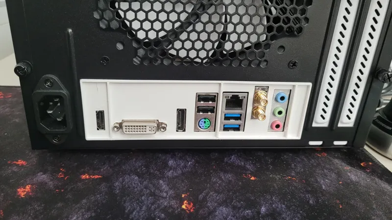 ASRock H310CM-ITX/ac IO shield