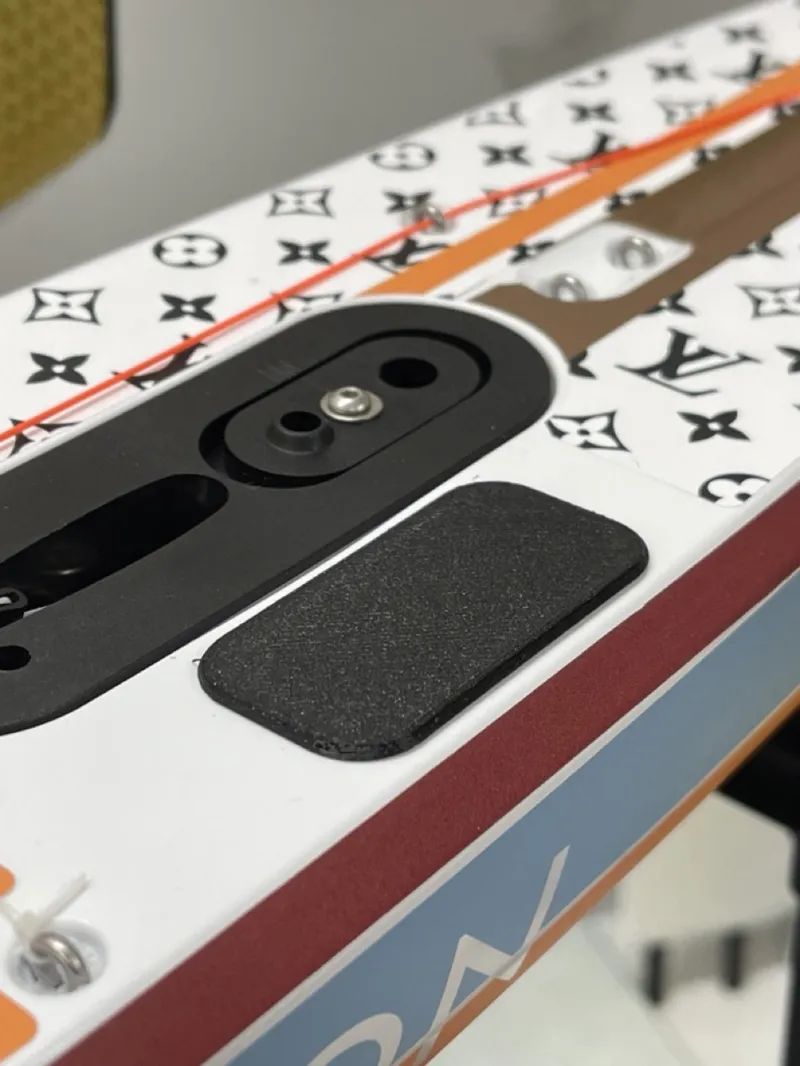 DF65 Battery hatch