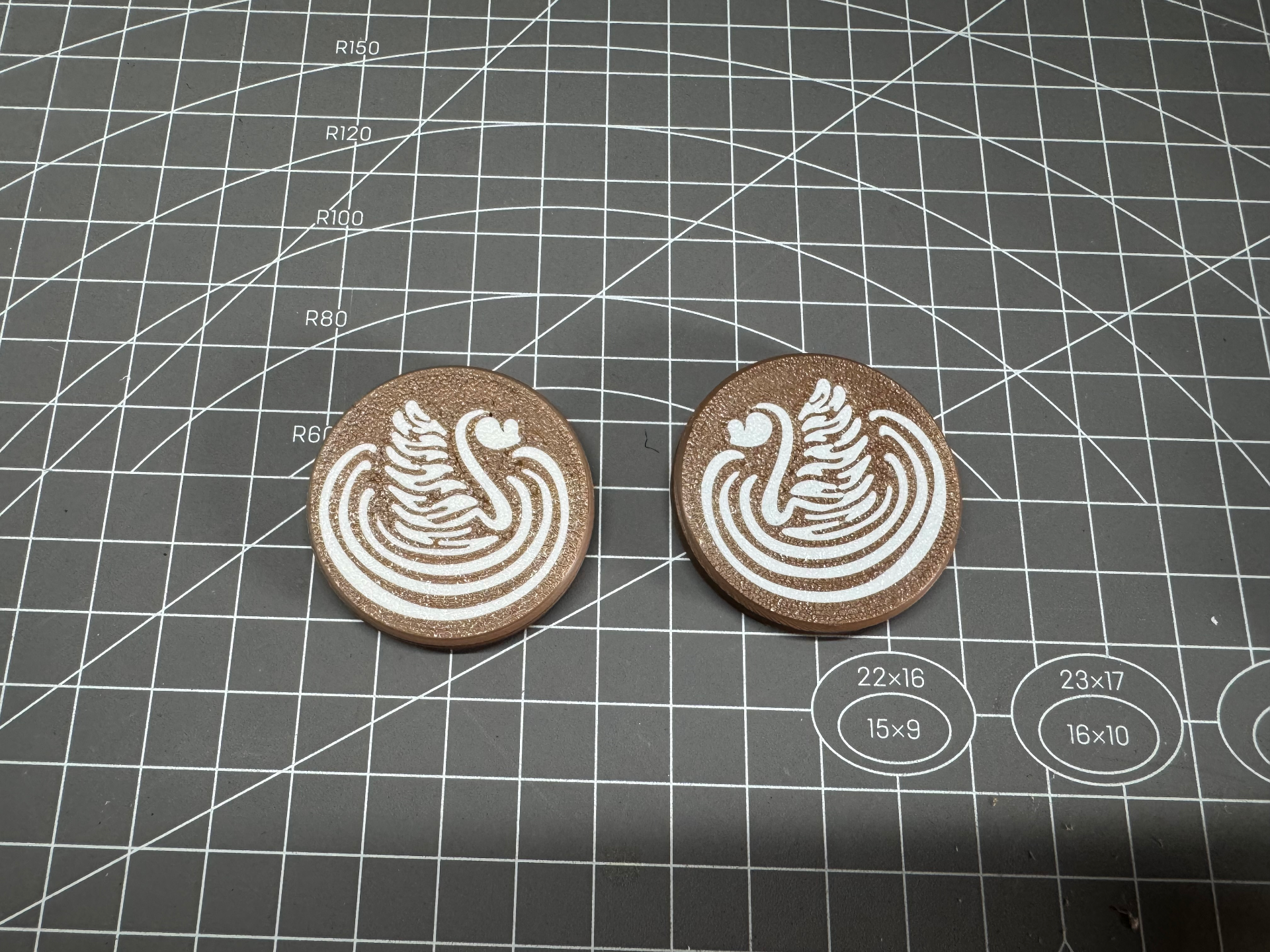 Swan, latte kahve dekompresyonu tıkrası için uygun lale kahve dantel