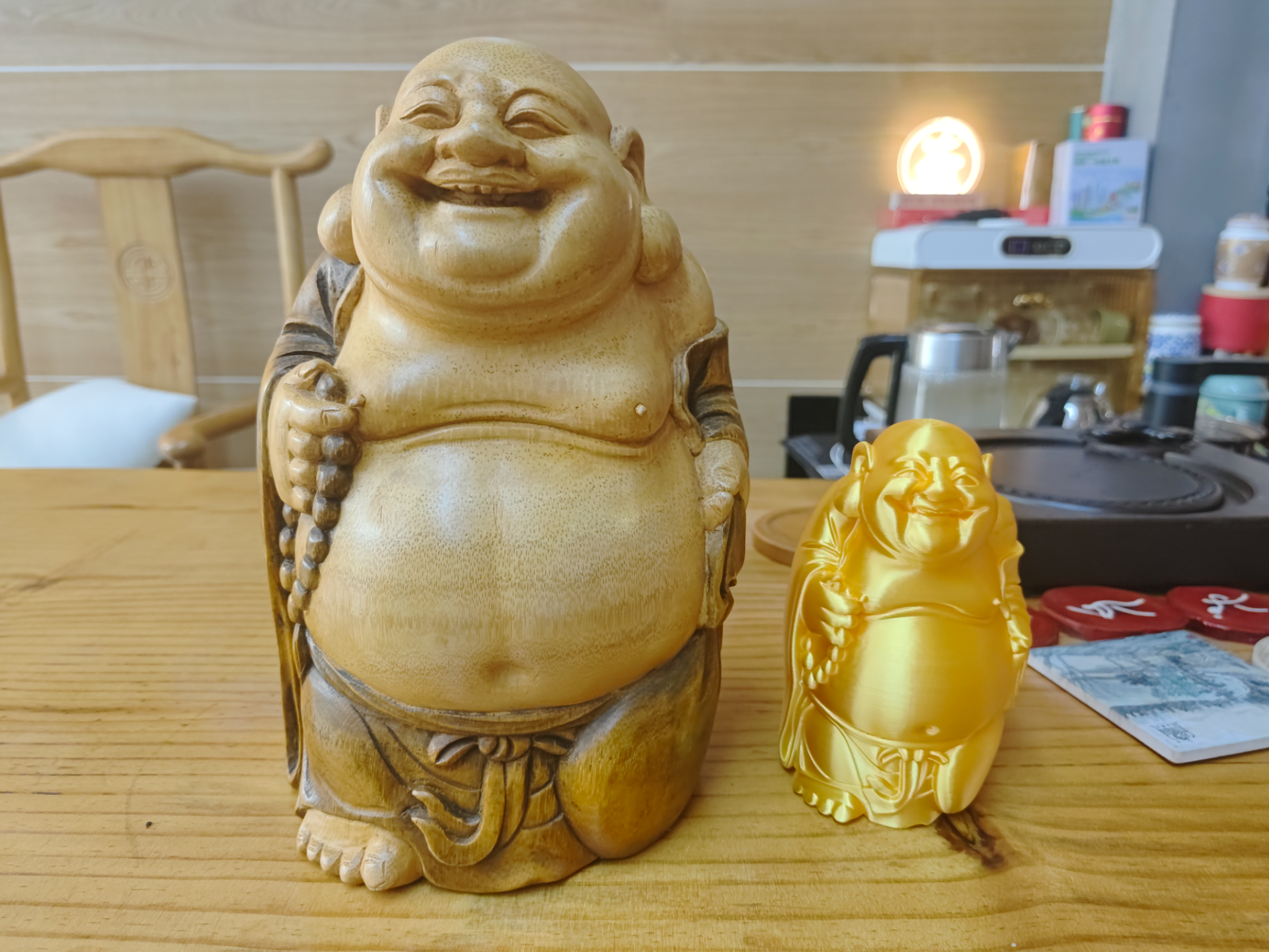 Maitreya Buddha'nın aptal gülümseme dekorasyonu