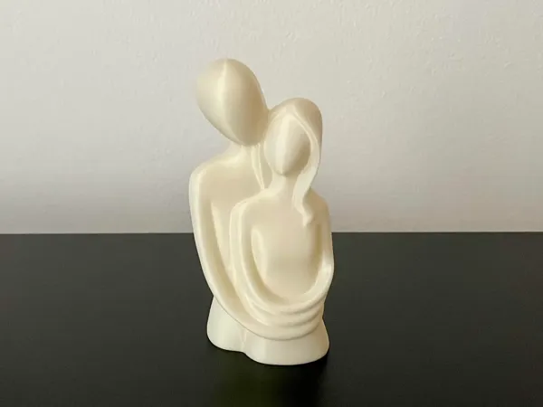 Figurine couple enlacé