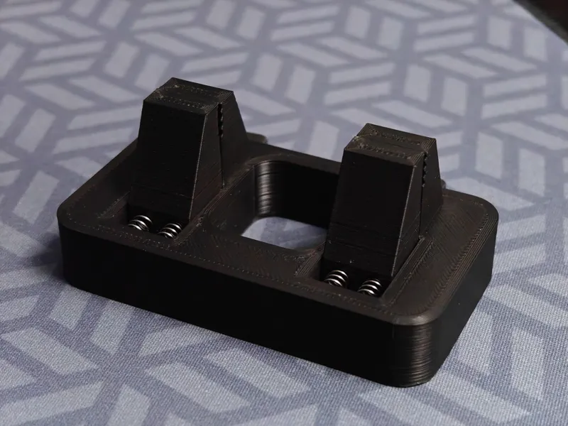 Wire soldering clamp
