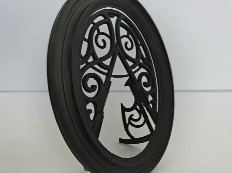 Frame 27 - oval with print in place stand