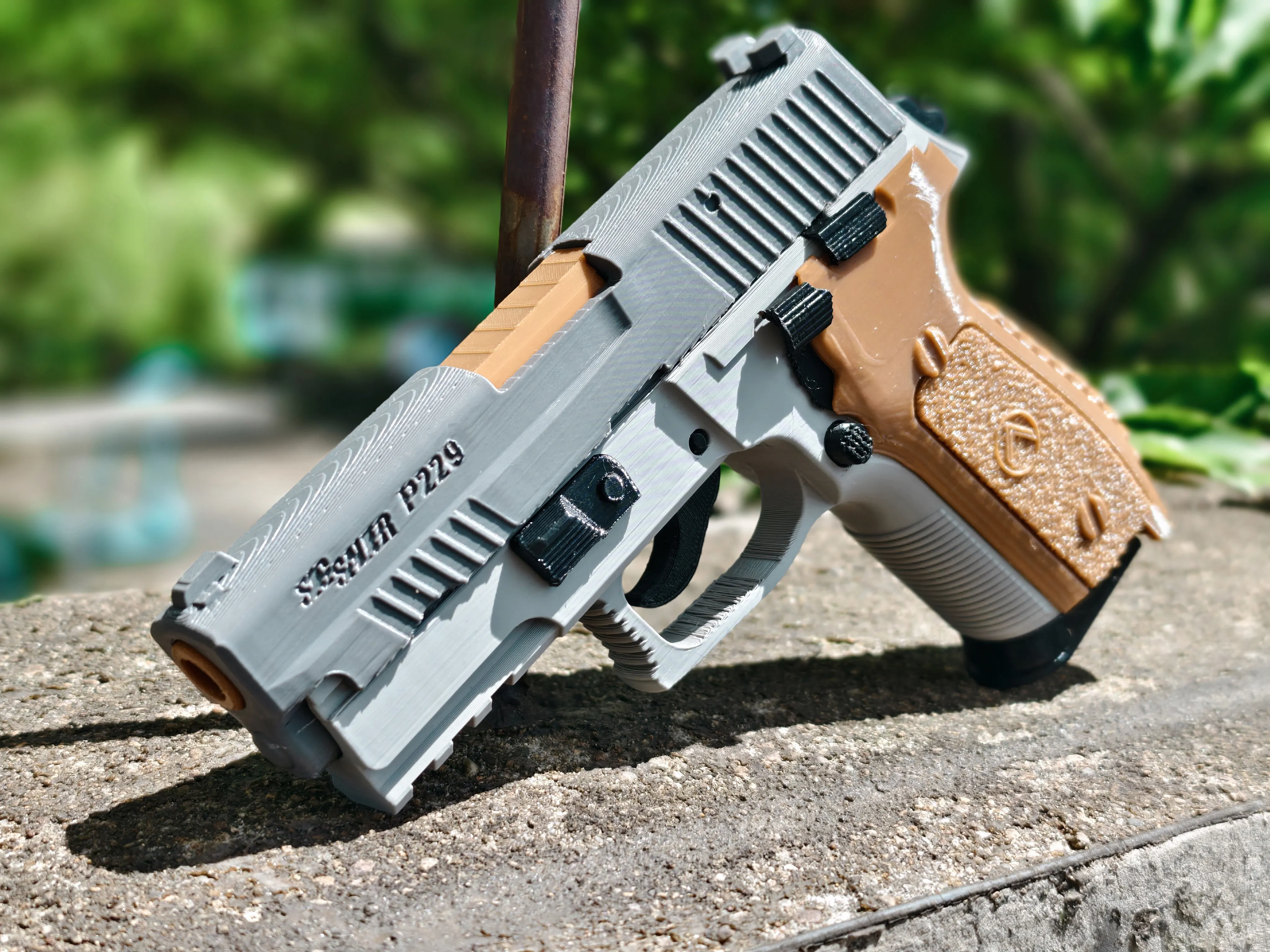 Sig Maker SIG Sauer P229紧凑型9毫米/.40玩具手枪(固定) - 免费 3D 打印模型 - MakerWorld